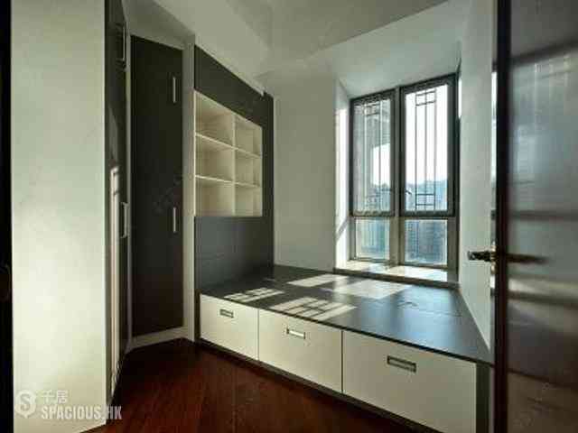 Wan Chai - The Avenue Phase 2 05
