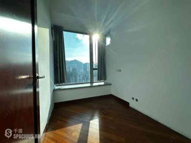 Wan Chai - The Avenue Phase 2 06