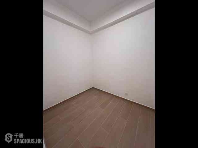 Tai Kok Tsui - Lai Tong Building Block B 05