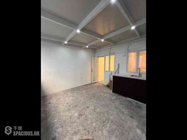 Tai Kok Tsui - Lai Tong Building Block B 09