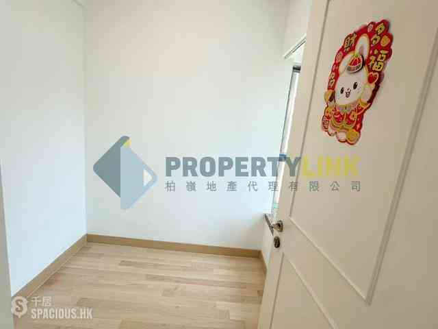 Sheung Wan - Queen's Terrace 05
