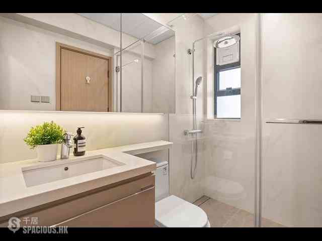 Mid Levels Central - Elegant Terrace Block 1 17