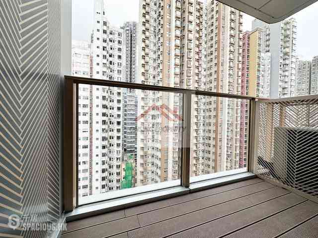 Sai Ying Pun - Des Voeux W Residence 01