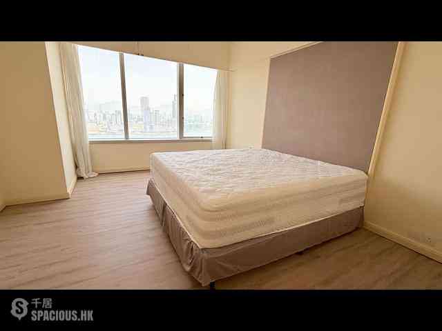 Wan Chai - Convention Plaza Apartments 03