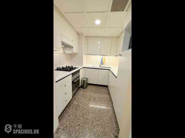 Wan Chai - Convention Plaza Apartments 07