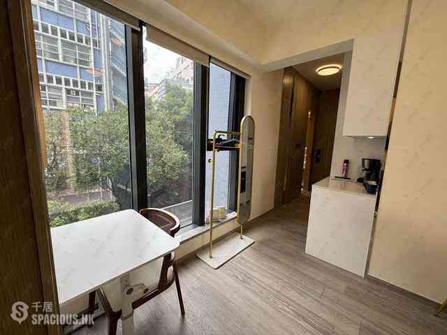 Sai Ying Pun - The Queens 03