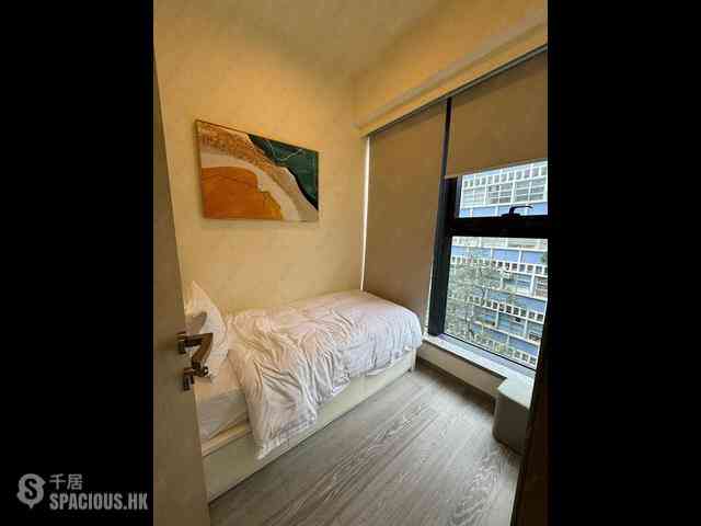 Sai Ying Pun - The Queens 08