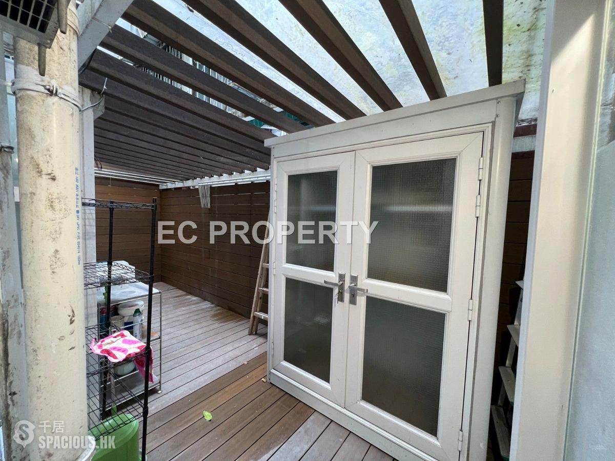 Happy Valley - Elegant Terrace 01
