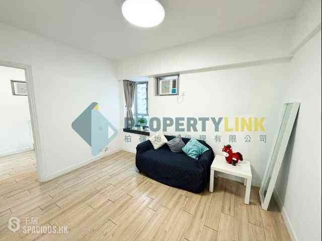 Mid Levels Central - Windsor Court 01
