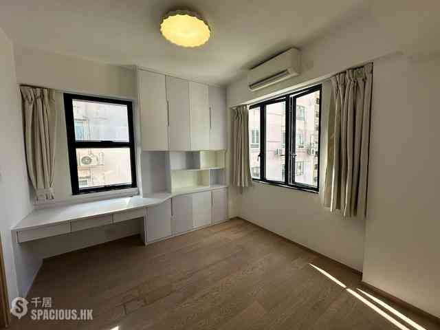 Mid Levels West - Peace Court 05