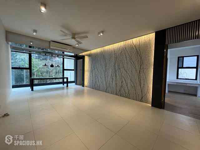 Mid Levels West - Peace Court 06