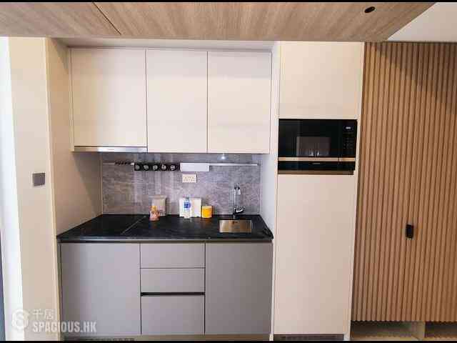 Sai Ying Pun - Des Voeux W Residence 02