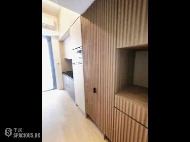 Sai Ying Pun - Des Voeux W Residence 06