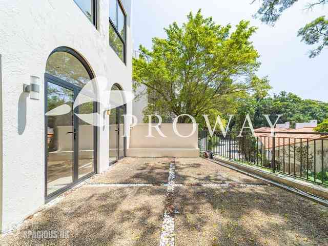 The Peak - Strawberry Hill 01