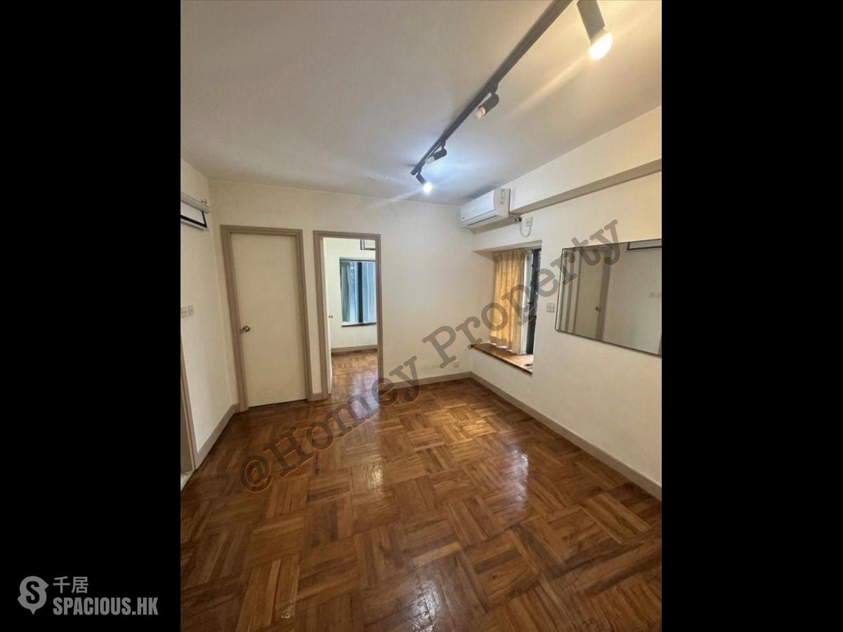 Wan Chai - Tai Yuen Court 01