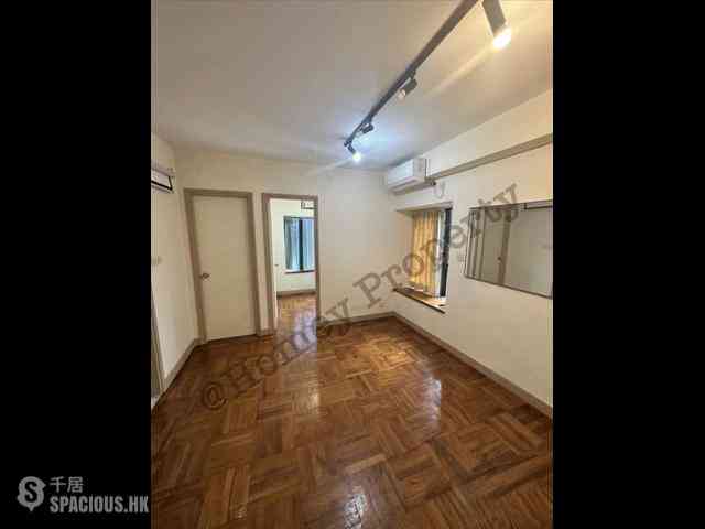 Wan Chai - Tai Yuen Court 01
