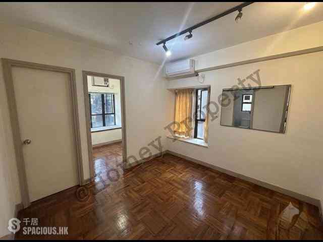 Wan Chai - Tai Yuen Court 02