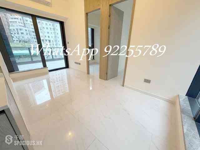 Sai Ying Pun - The Queens 01