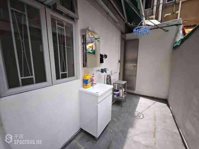 Central - Chung Shan House 05