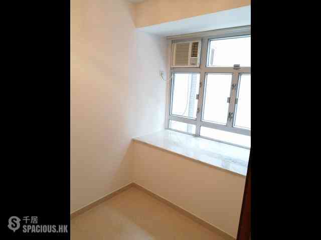 Sheung Wan - Man King Building 04