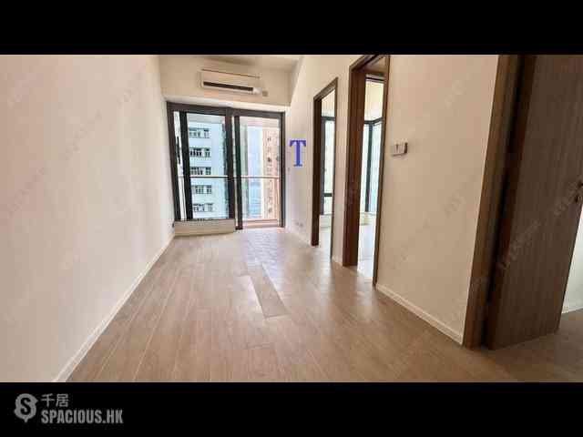Sai Ying Pun - Des Voeux W Residence 01