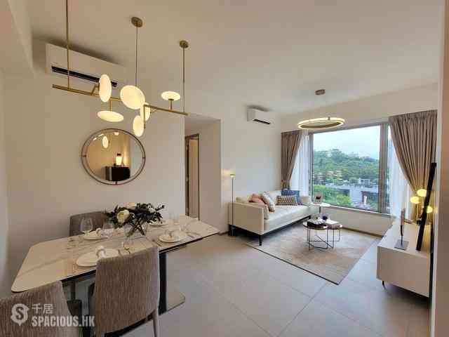 Gold Coast / So Kwun Wat - Grand Jeté 02