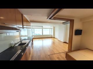 Sheung Wan - 76, Connaught Road West 06
