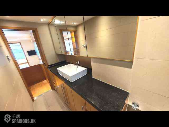 Sheung Wan - 76, Connaught Road West 07