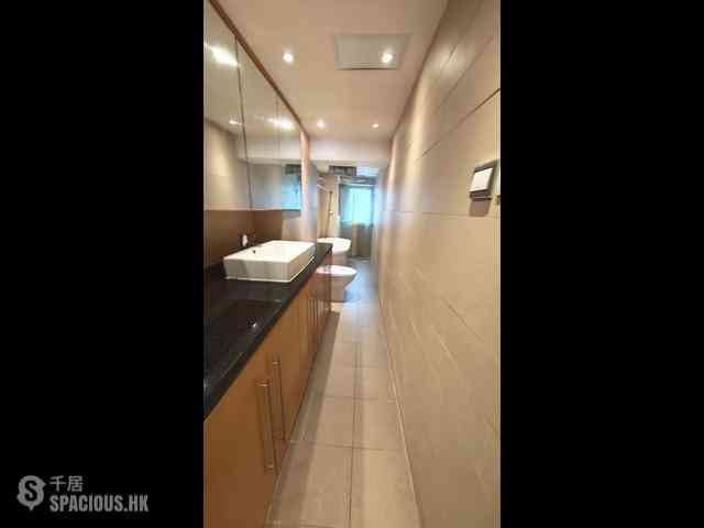 Sheung Wan - 76, Connaught Road West 08