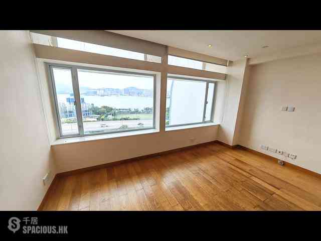 Sheung Wan - 76, Connaught Road West 10