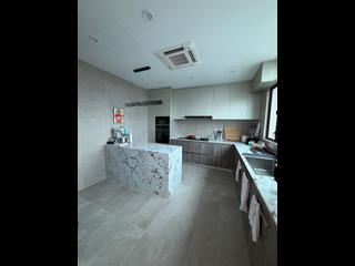 Mid Levels Central - Fairlane Tower 13