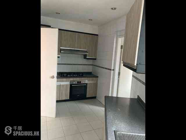 Mid Levels Central - Hillsborough Court Block 1 07
