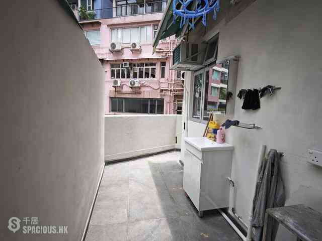 Central - Chung Shan House 01