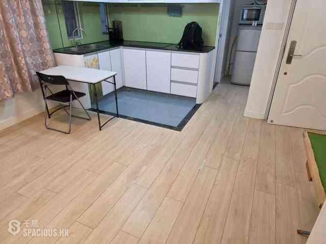 Kennedy Town - Luen Hing Apartments 04