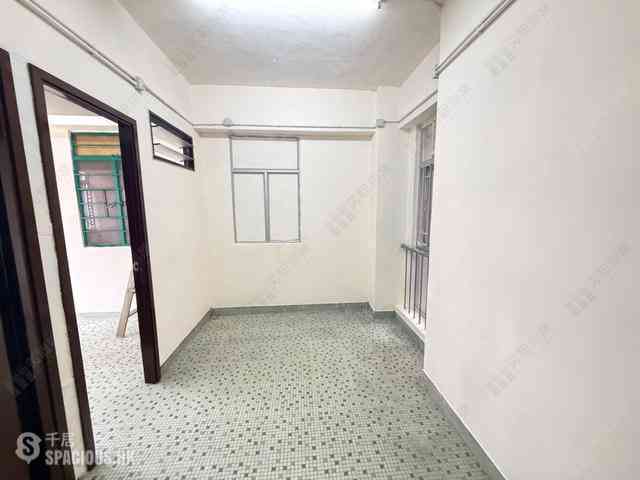 Wan Chai - Hennessy Road Court 01