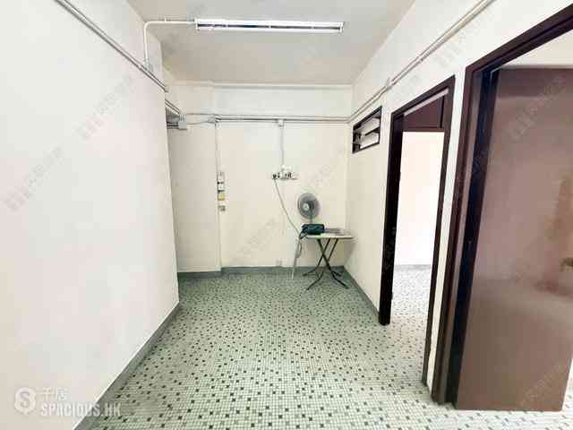 Wan Chai - Hennessy Road Court 02