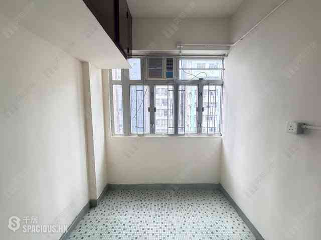 Wan Chai - Hennessy Road Court 03