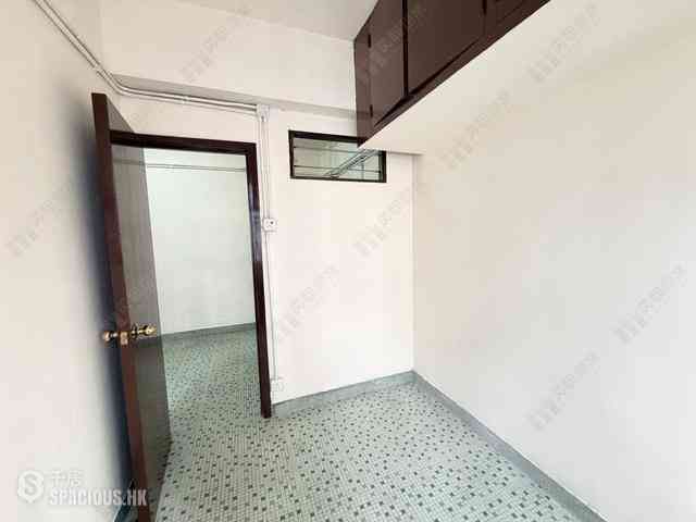 Wan Chai - Hennessy Road Court 06