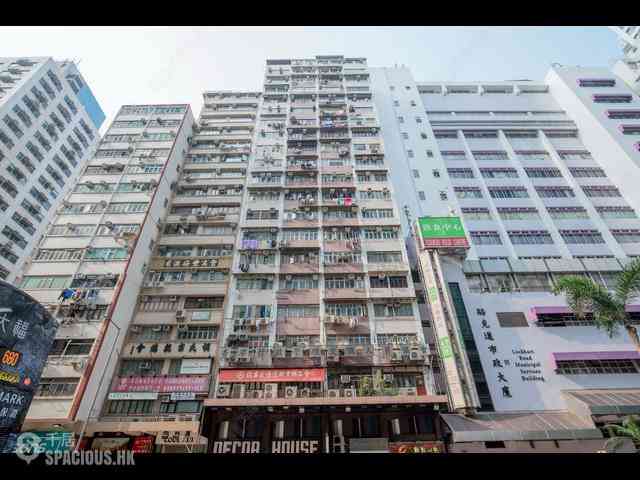 Wan Chai - Hennessy Road Court 09