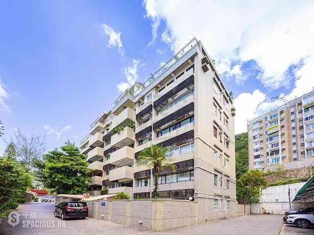 The Peak - Guildford Garden 01