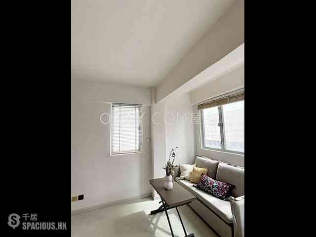 Sheung Wan - 28-30, Queen Street 07