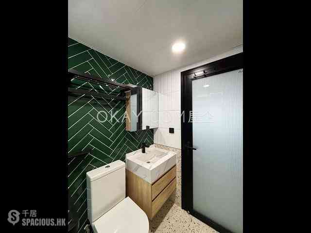 Sheung Wan - 28-30, Queen Street 16
