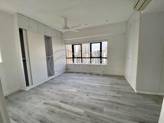 Mid Levels East - Bowen Place 05