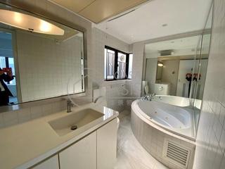 Mid Levels East - Bowen Place 07