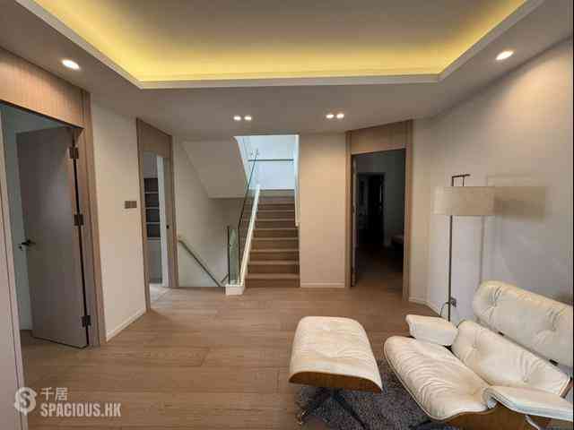 Mid Levels Central - Elegant Terrace Block 1 18