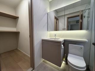 Mid Levels Central - Elegant Terrace Block 1 25