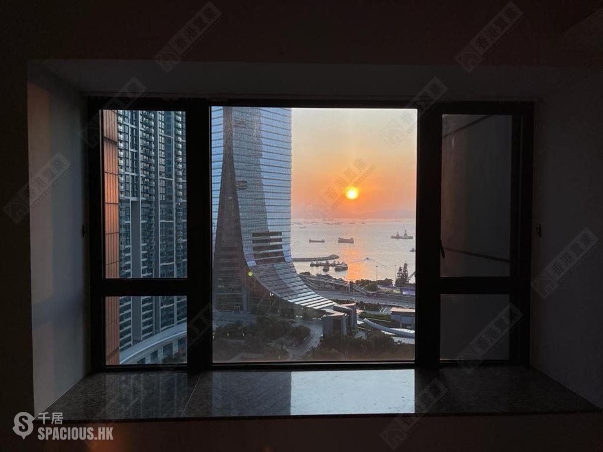 West Kowloon - The Arch Star Tower (Block 2) 01