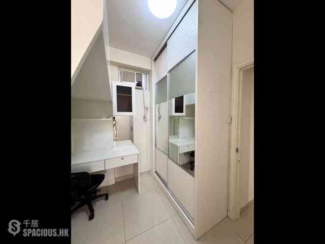Shek Tong Tsui - Sunglow Building 04
