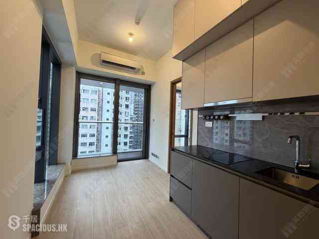 Sai Ying Pun - Des Voeux W Residence 01
