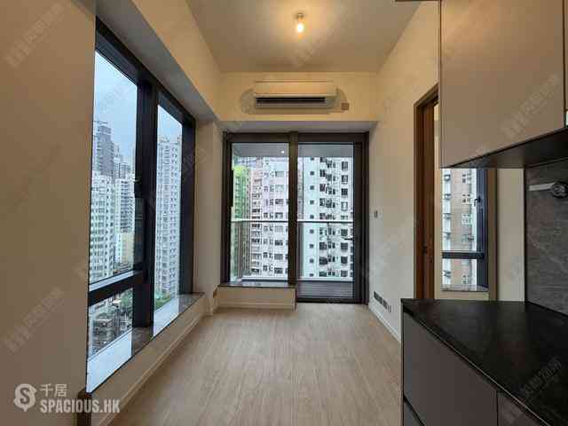 Sai Ying Pun - Des Voeux W Residence 03